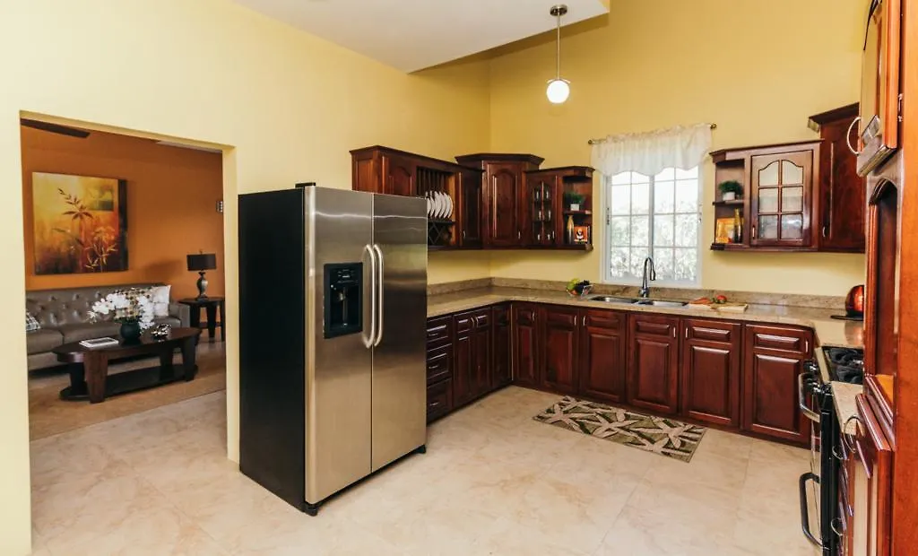 Paradise Villa Discovery Bay